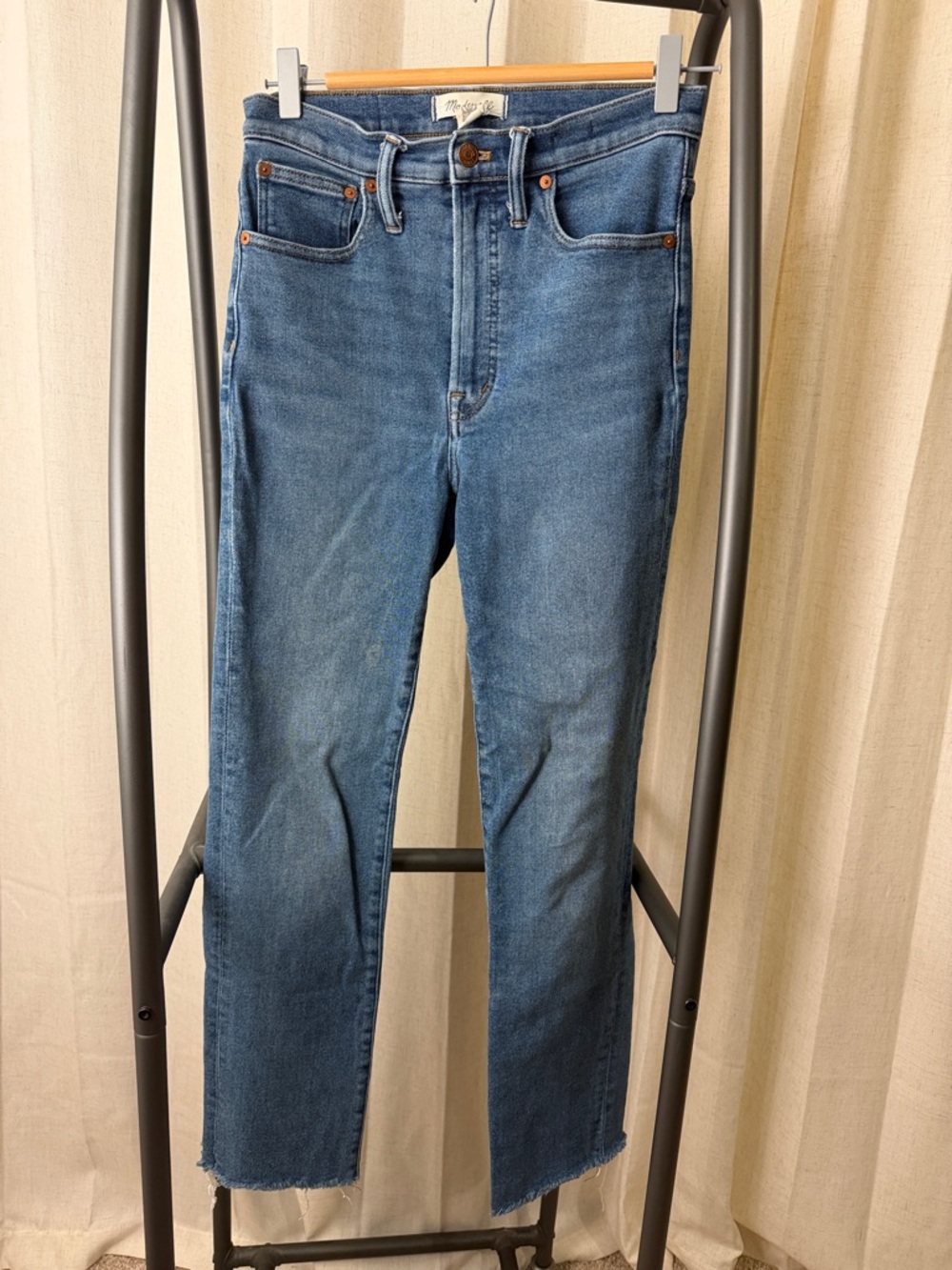 Women’s Madewell Slim Straight Jeans in Medium Blue size 27